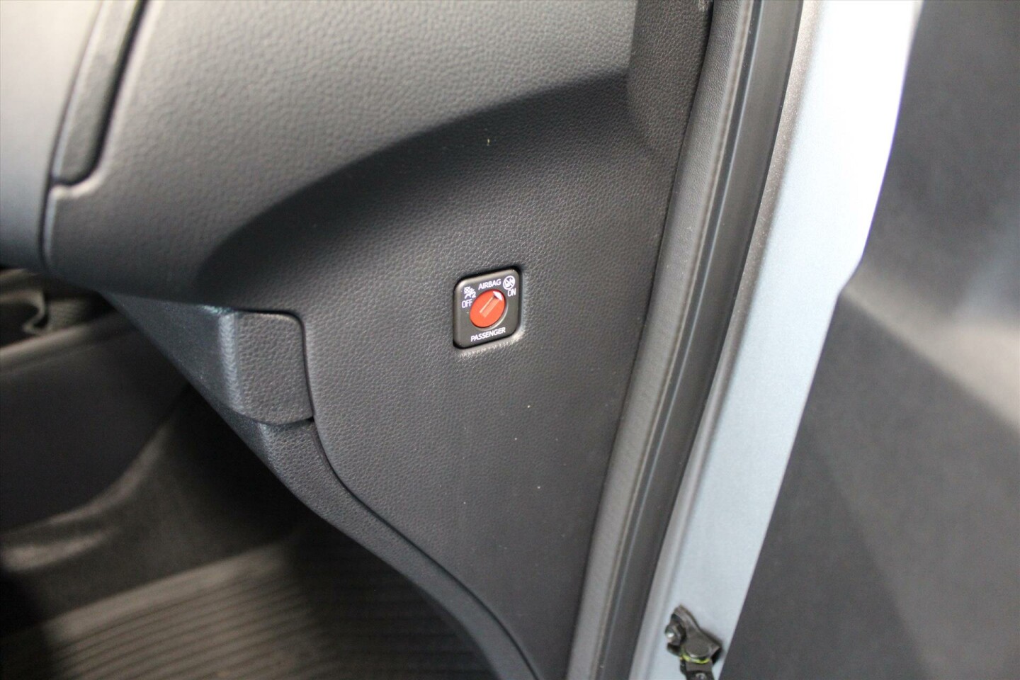 Toyota-Aygo X-18